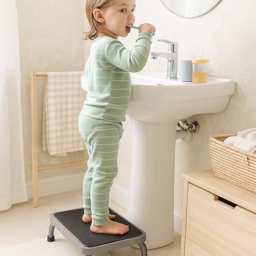 Heavy-Duty One Step Stool with Carry Handle – 4.1" Low Foot Stool, Non-Slip Rubber Platform, 500lb Capacity – Portable Safety Step Stools for Adults, Seniors, Bathroom, Bed, SUV, 17"x13"