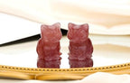 QINJIEJIE Strawberry Quartz Cat Crystals Figurines Carved Stone Healing Crystal Gemstone Sculpture Home Office Decoration Sitting Cat Statue Gifts for Women