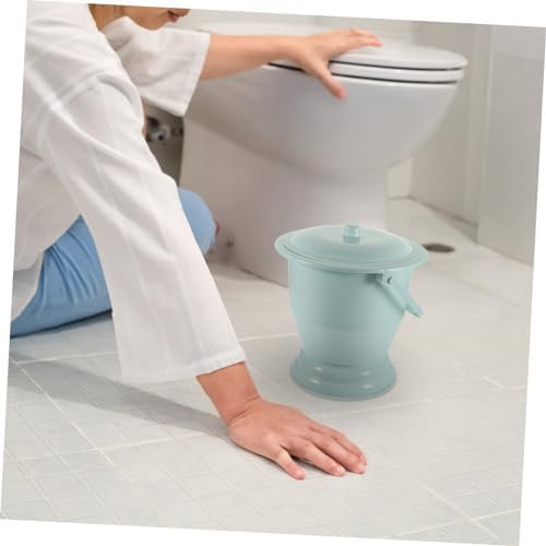 Household Chamber Pot with Lid Portable Spittoon for Kids Elderly and Pregnant Women Thickened Plastic Urine Bedpan for Home Use