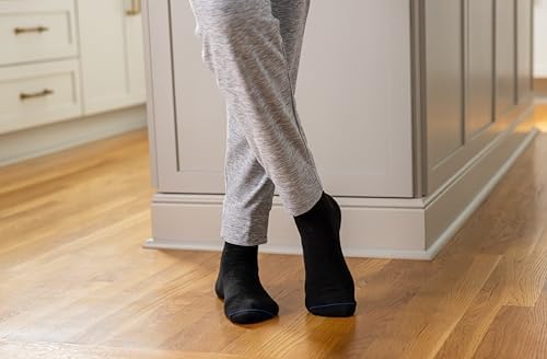 Dr. Scholl's Men's Diabetes & Circulator Socks - 4 & 6 Pair Packs - Non-binding Moisture Management