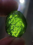 6-26g Moldavite Natural Czech Meteorite Impact Glass Rough Stone Crystal Energy Stone 1pc, 11223S1BOTTON (Size : 10-12g)