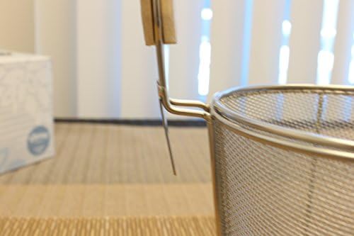 Large Flat Cylinder Wok Strainer Colander Fry Basket - Stainless Steel, Wooden Handle for heat resistance, fine mesh 5" x 5" スプーン Udon Pasta Noodle Ramen Rinsing Straining Boiling Frying