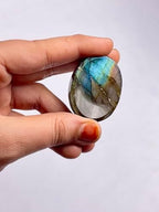 Labradorite Worry Stone – Natural Polished Palm & Thumb Crystal for Stress Relief, Chakra Clarity & Intuition | Travel Mindfulness Gift Stone