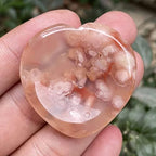 Fekuar Natural Cherry Blossom Quartz Agate Thumb Worry Stone, Hand Carved Healing Crystal Heart Shaped Stone for Anxiety Stress Relief Meditation 1.5"