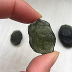 1pcs Green Moldavite Czech Meteorite Impact Glass Rough Stone Crystal Energy Stone, 11223S1BOTTON (Size : 6-8g)