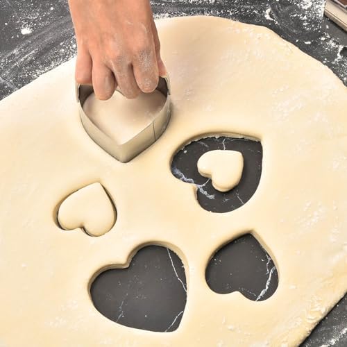 HULISEN Heart Cookie Cutter Set (5 Pieces/Set), Stainless Steel Biscuit Cutter with Handle, Professional Baking Tools Set, Gift Packaging (Heart Shaped)