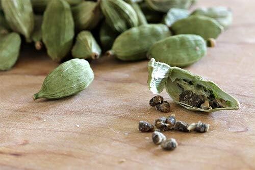 Desi Kitchen Jumbo Green Cardamom Pods 1.5oz (43gm) Natural ✓ no preservatives ✓ no additives ✓ no agents ✓ no irradiation ✓ With OUR FRESHNESS GUARANTEE. Product From Guatemala