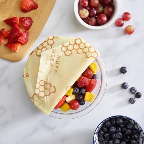 Bee's Wrap Beeswax Wraps for Food - 3 Pack of Medium Beeswax Wraps - Plastic Free Made in USA Reusable Natural Food Wrap - Honeycomb Print