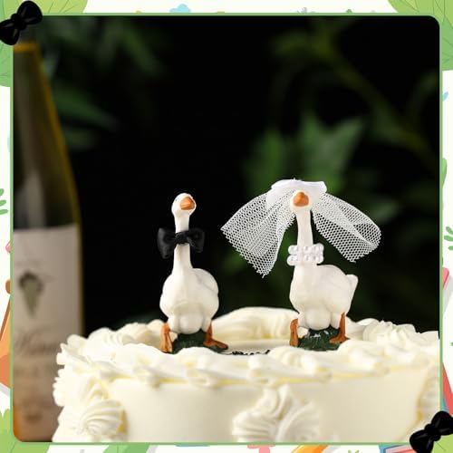 Honeydak Goose Couple Wedding Cake Topper Handmade Goose Figurines Animals Figures Decoration for Wedding Cake Ornament, Bride & Groom Engagement Anniversary, Funny Couple Statue Desk Decoration