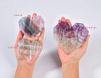 AMOYSTONE Large Heart Shaped Rock Stone Natural Fluorite Healing Heart Shaped Rock Crystals Chakra Reiki Balancing Meditation Home Decor, 3.5-4"/pc with Rack