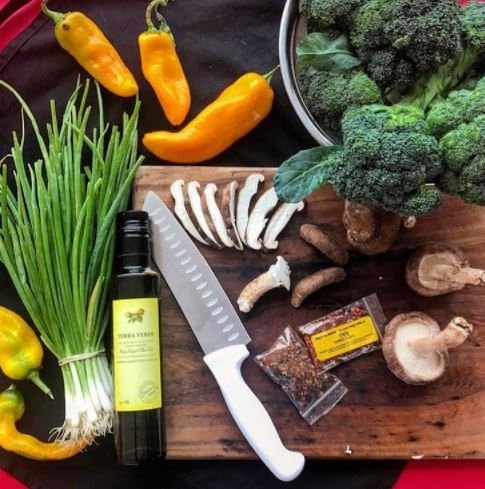 Herb Infused Olive Oil and Balsamic Vinegar Set (Herb Infused Rosemary Olive Oil 500ml, Herb Infused Basil Olive Oil 500ml,Traditional Balsamic 500ml)