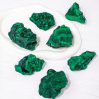 Apengshi Natural Malachite Crystal Stone 0.05-0.11lb Raw Malachite Stone Irregular Rough Malachite Mineral Specimen Original Shape Healing Crystal Gem Worry Relief Stress with Gift Box