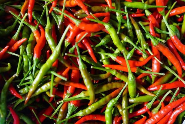 Fresh Thai Chile Peppers, 1 lb Bag, Mixed Red and Green, Whole Raw Chilis for Asian Cooking