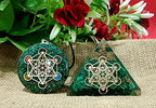 Metatron Grid Green Malachite Orgone Pyramid & Metatron’s Cube Merkaba With 7 Chakra Crystals Orgone Pendant Positive Energy Generator Aura Cleansing Reiki Chakra Healing Yoga Meditation