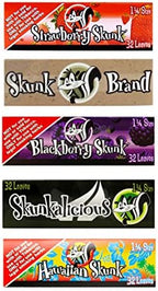 Skunk Brand 1 1/4 Rolling Paper Bundle - 1 Pack of each flavour - Blackberry, Natural, Strawberry, Skunkalicious, Hawaiian
