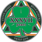 MYRECOVERYSTORE Green Shamrock Recovery Medallion in Years 1-50 Serenity Prayer in Gaelic on Rear