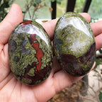Fekuar Oval Dragon Bloodstone Palm Stone, Polished Worry Pocket Stones Healing Crystal for Therapy Geometry Chakra Balancing