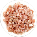 Erliway 100g Natural Peach Moonstone Crystal Chips, 7-9mm Tumbled Chips Crushed Crystal Stone, Polished Crystal Chip for Fish Tank, Healing Tumbled Crystal for Reiki Jewelry Making Home Décor
