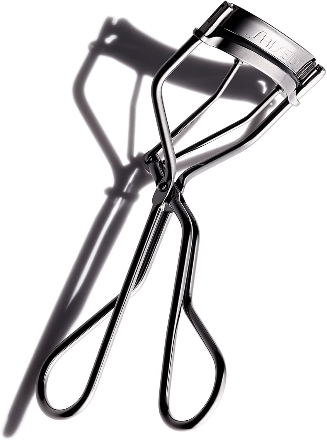Shiseido Eyelash Curler - Crimps & Curls Lashes for Perfect, Eye-Framing Fringe - Gentle & Safe - Includes Replacement Pad