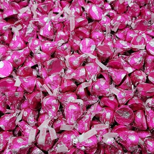 Kisses Strawberry Ice Cream Cone - Strawberry Flavored Creme and Cookies - (2 Pound)