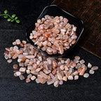 Erliway 100g Natural Peach Moonstone Crystal Chips, 7-9mm Tumbled Chips Crushed Crystal Stone, Polished Crystal Chip for Fish Tank, Healing Tumbled Crystal for Reiki Jewelry Making Home Décor