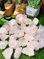DUQGUHO Rose Quartz Natural Crystal Quartz Bulk 1" Raw Rough Healing Crystal Stones Reiki Crystal Stone Tumbling Cabbing Fountain Rocks Polishing Cutting Gemstone 200g