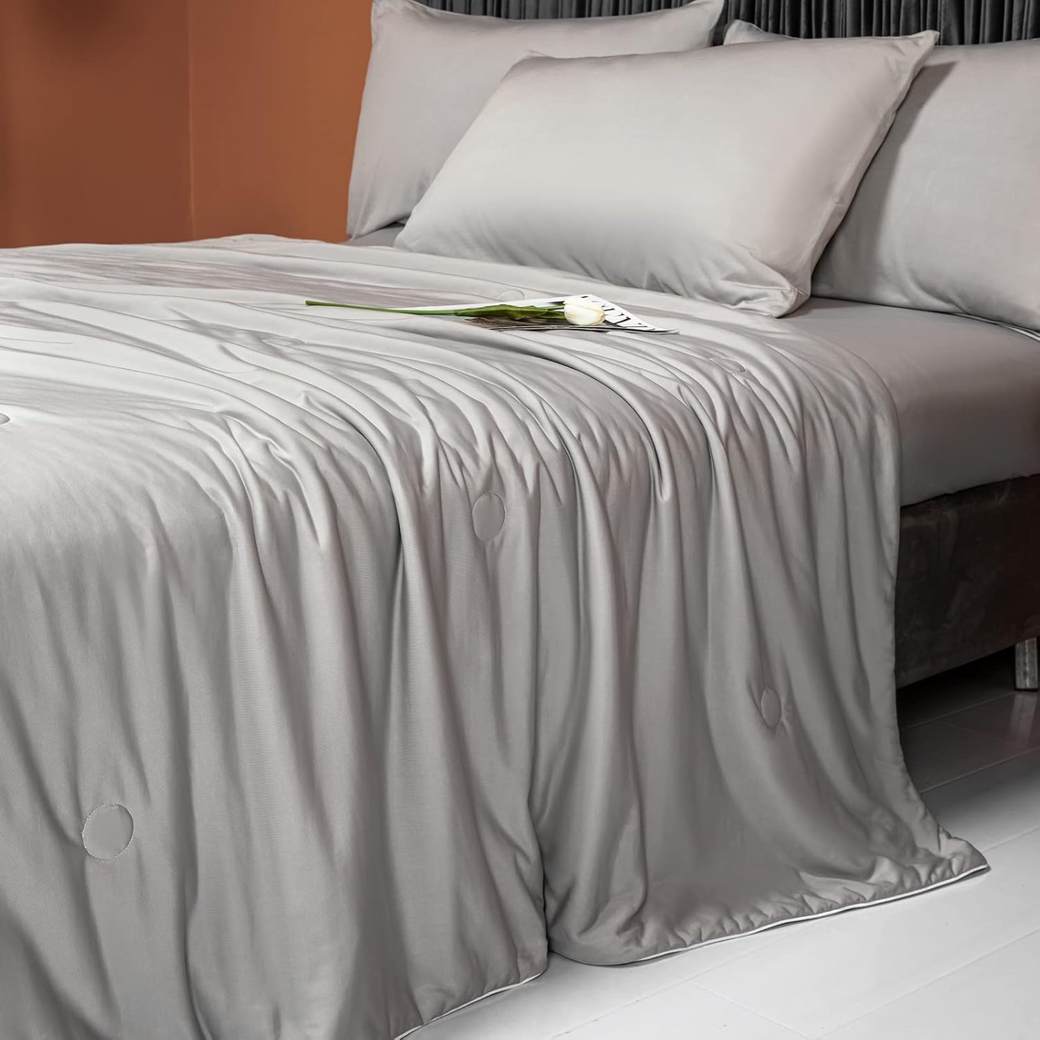 Cooling Blankets for Hot Sleepers - Cool Like Ice Cream Blanket for Summer, Lightweight Double-Sided Cooling Comforter Quilt (King Size 90" x 108" Grey)
