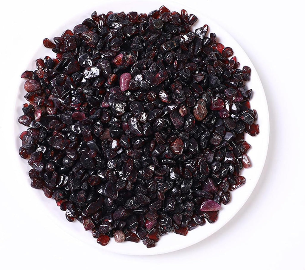 Erliway 100g Natural Garnet Crystal Chips, 7-9mm Tumbled Chips Crushed Crystal Stone, Polished Crystal Chip for Vase Filler, Healing Tumbled Crystal Chip for Reiki Crystal Jewelry Making Home Decor