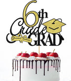 6th Grade Grad Cake Topper，Class Of 2026 Graduation Party Cake Decorations，Straight Outta 6th Grade Cake Topper，Boy Girl Kids Sixth Grade Graduation Party Decoration Supplies