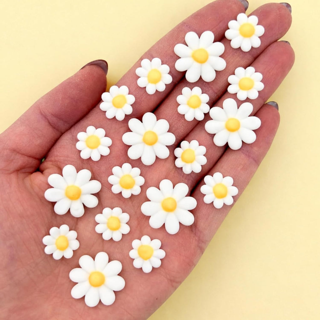 Icing Daisies | Edible Sugar Flowers | Daisy Cake Toppers | Edible Flower Decorations for Baking | Simply Sucré (18 Daisies)