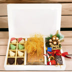 Ghasitaram Gifts Jaiccha Christmas Gifts White Christmas Hamper Box Big with chocolates, plum cake,wreath and décor