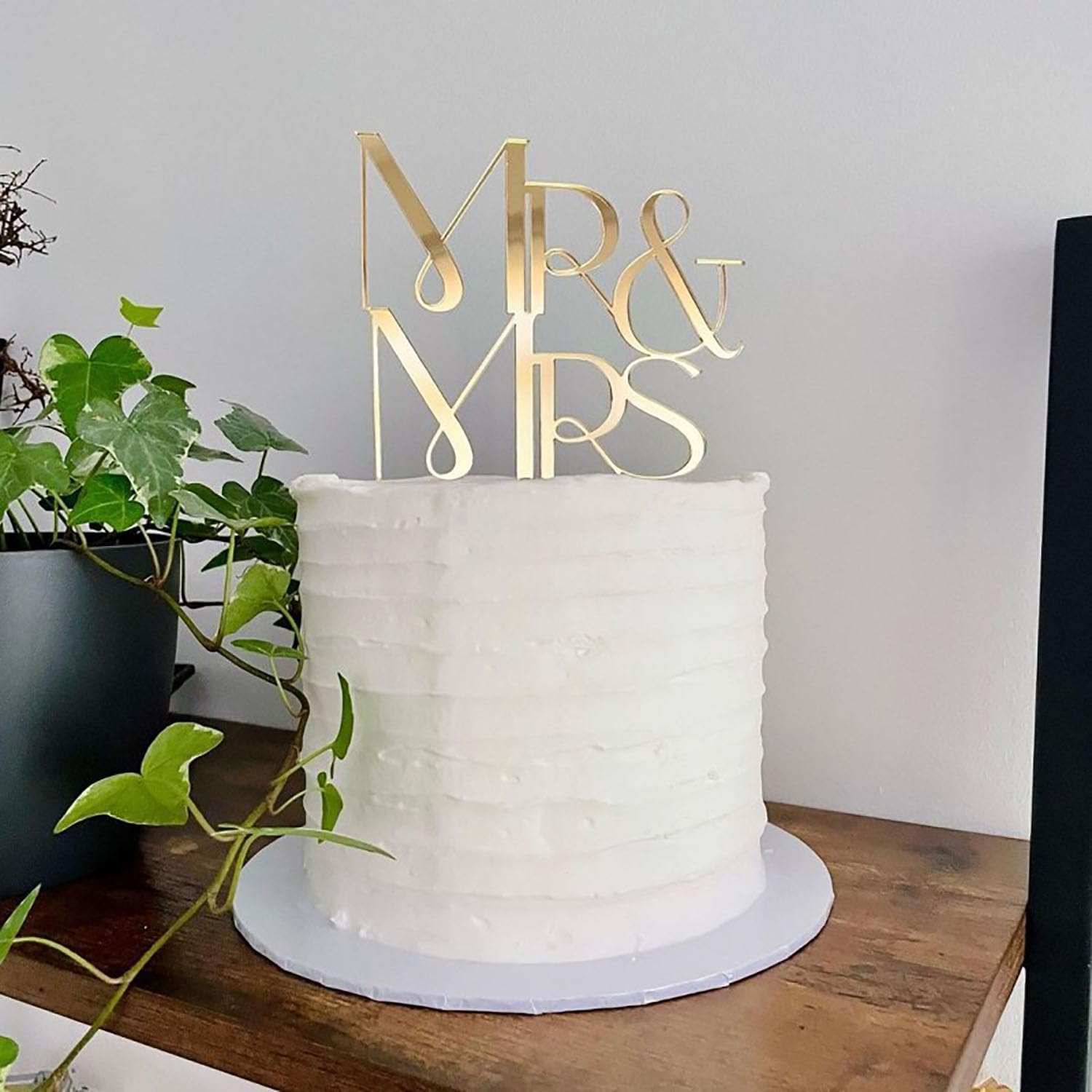 Mr & Mrs Wedding Cake Topper, Gold Mirror Acrylic Engagement Cake Decoration Elegant Bridal Shower Party Decoration Supplies
