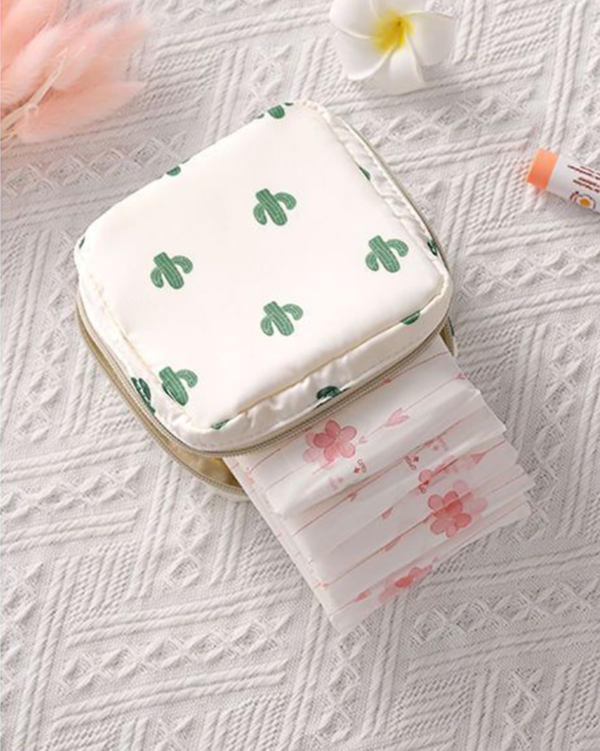 Sanitary Napkin Storage Bag, Portable Menstrual Period Storage Bag, Tampon Storage Bag, Cute Cartoon Storage Bag for Ladies' Daily Use DJA634-01