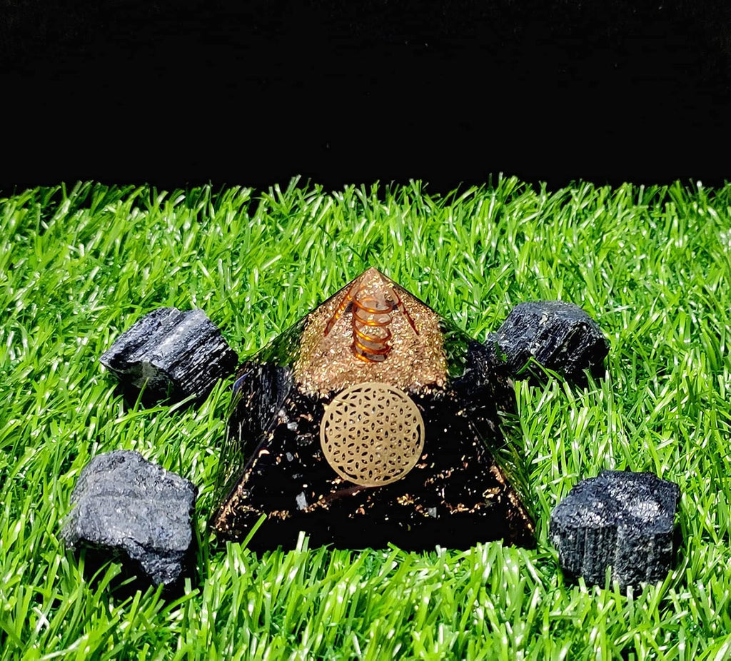 Combo of Black Tourmaline Orgone Crystal Pyramid with Flower of Life Symbol & 4 Pieces of Black Tourmaline Natural Raw Rough Stone for Positive Energy Generator, Reiki Chakra Healing Yoga