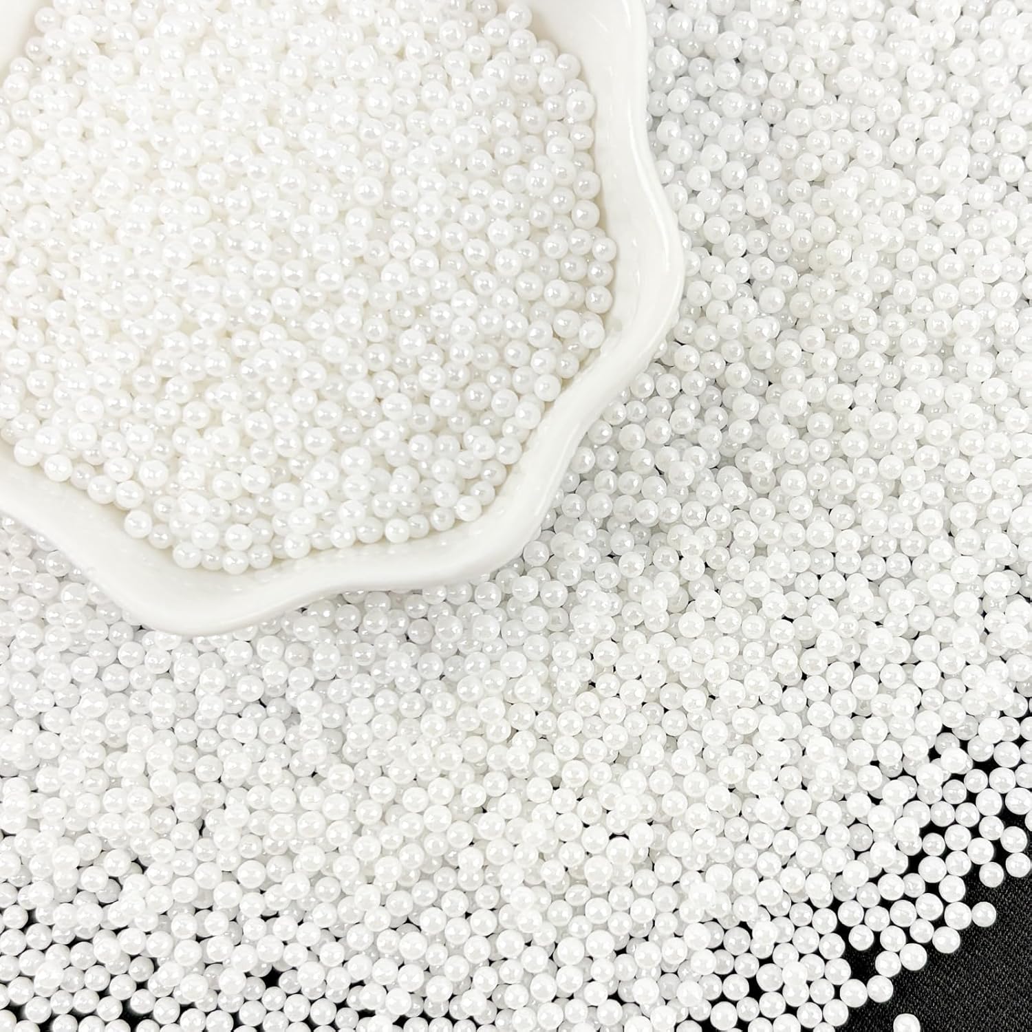 LEBERY Pearl Sugar Sprinkles Mini White Edible Pearls 2mm 130g/4.6 Oz White Edible Balls Sprinkle Sugar Pearls for Cake Decorating Candy Pearl Cake Ice Cream Toppings Wedding Chirstmas Supplies