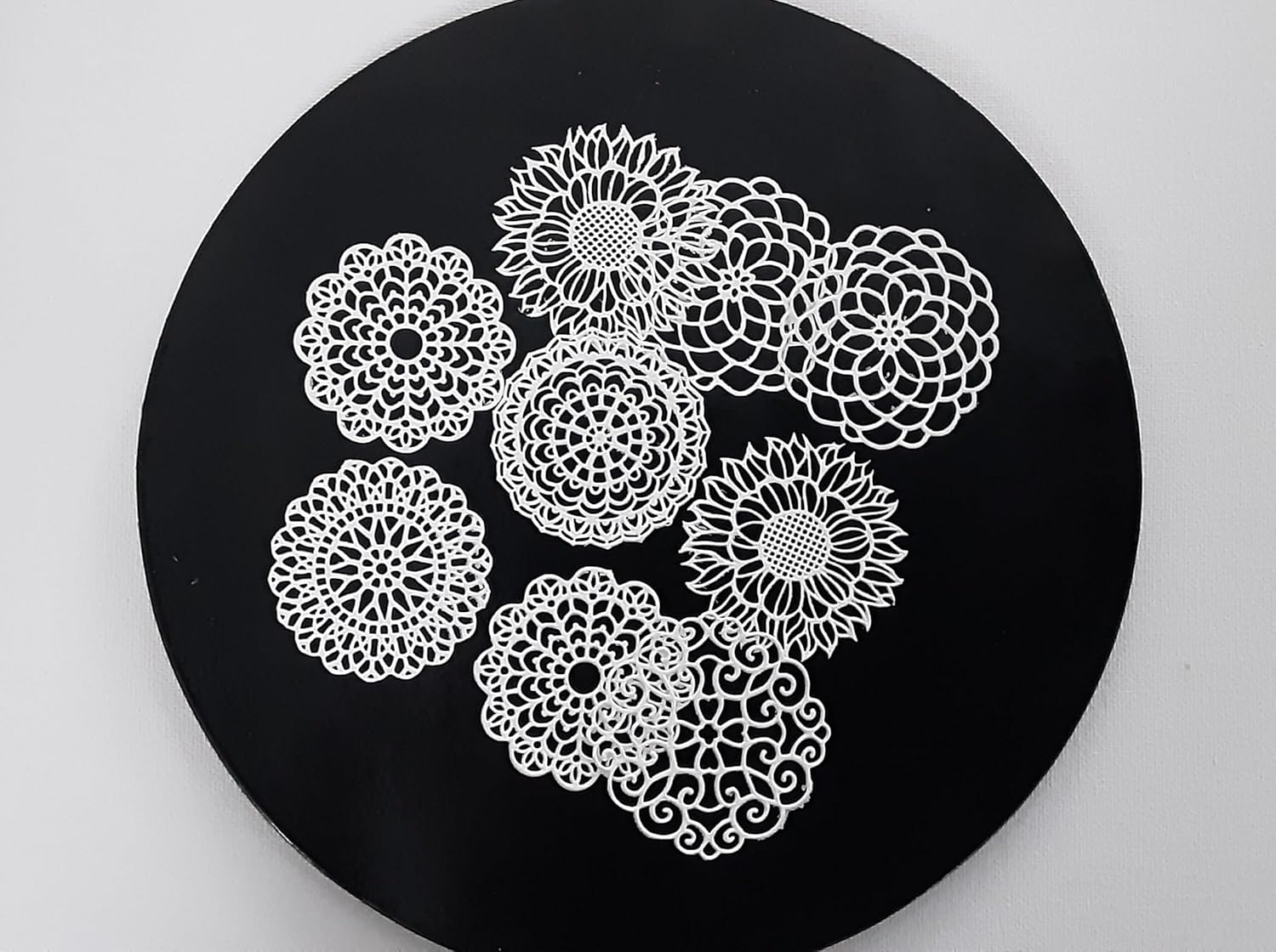Generic Edible Lace Doilies For Cakes, 12 Count, White, Cake Toppers, Dessert Decorating, Celebration, Birthday, Christmas