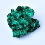 Natural Malachite Raw Crystals 2pcs Malachite Stone Irregular Rough Mineral Specimen and Healing Crystal Gem Reiki Healing Home Decor Gift Box (1PCS:30-50g)