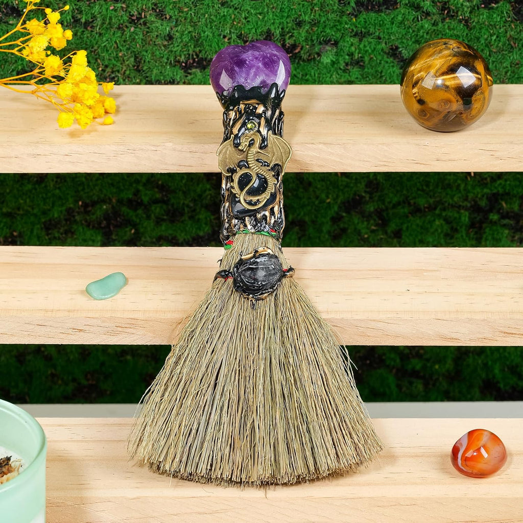 Amethyst Crystal Heart-Shaped Magic Broom - Reiki Energy Cleansing & Healing Tool, Feng Shui Home Decor, Witch Altar Accessory & Spiritual Gift for Women (Natural Gemstone, Witchcraft)