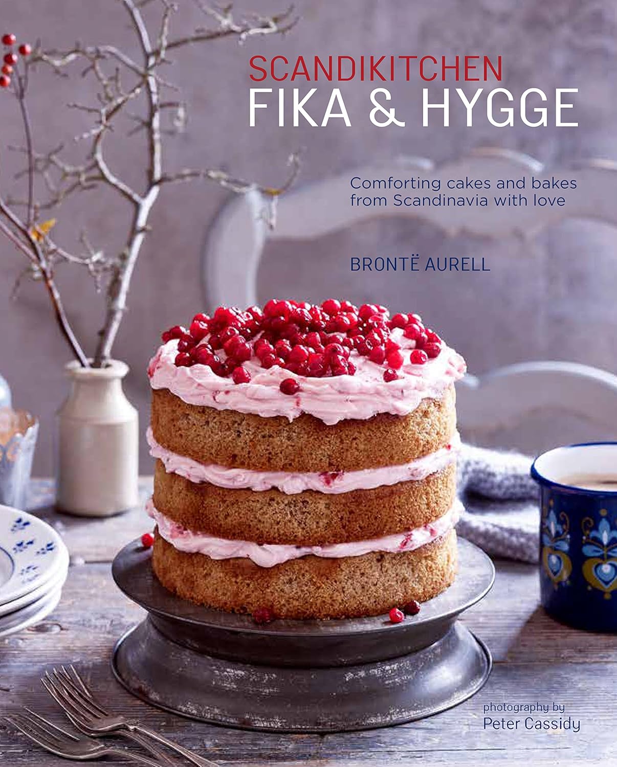 ScandiKitchen: Fika and Hygge: Comforting cakes and bakes from Scandinavia with love (ScandiKitchen Cookbooks)